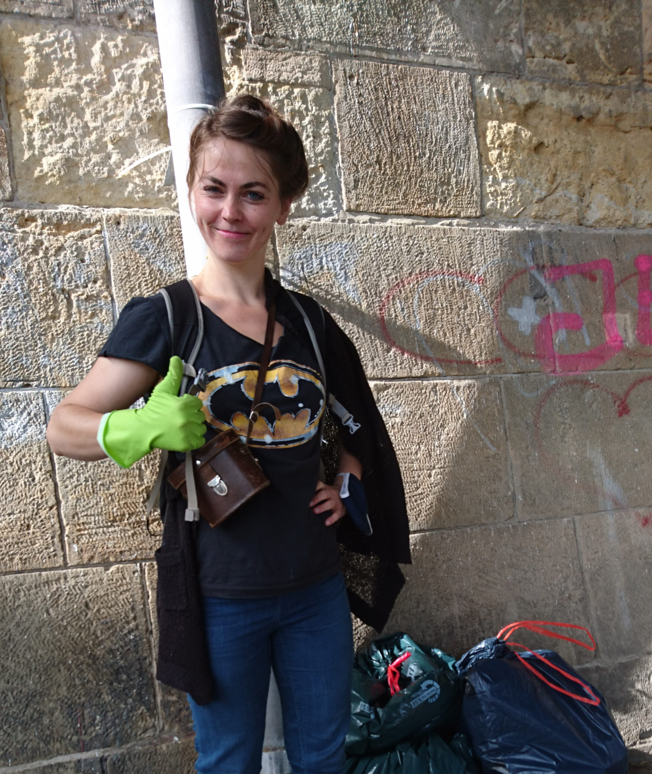 Anna beim Müllsammeln 2020